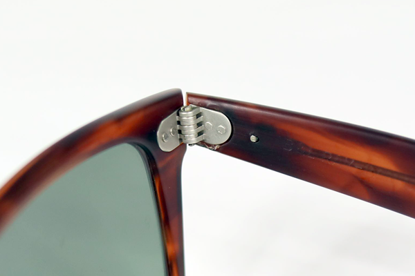 Ray-Ban ウェイファーラー2 右テンプル丁番カシメ直し 修復再生